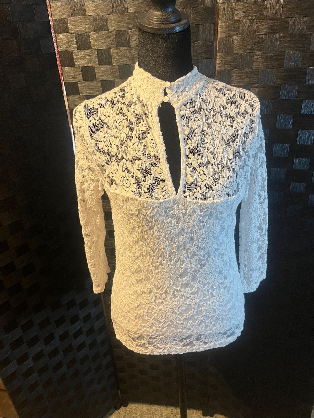 Women's Ivory Lace Long-Sleeve Keyhole Top